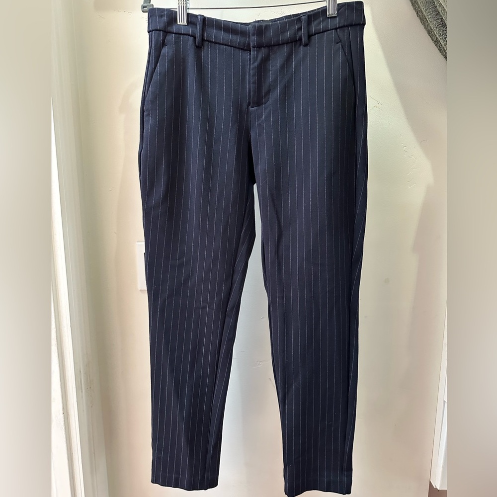 Liverpool Los Angeles Pinstripe Taper Stretch Pants. Sz. 4 27 reg. Ankle length